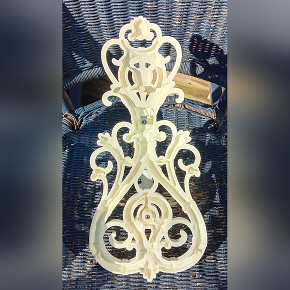 Vintage 70s white Dart Industries Ornate Plastic Wall Sconce Candle Holder Syroc - Picture 7 of 9